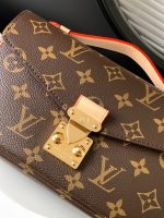 Louis Vuitton M46279 Pochette Métis East West - Image 9