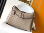 Louis Vuitton M24133 Medium HAND IT ALL - Image 2