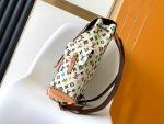 Louis Vuitton M25240 Christopher MM - Image 3