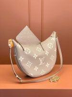 Louis Vuitton Loop Hobo M46738 - Image 4