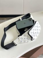 Louis Vuitton M25227 Rush Bumbag - Image 5