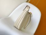 Louis Vuitton Loop Hobo M46739 - Image 5