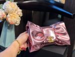 CHANEL Clutch Metallic Lambskin & Gold-Tone Metal Pink - Image 2