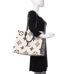 Louis Vuitton Monogram Giant Jungle Onthego GM Ivory - Image 2