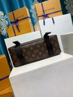 Louis Vuitton M46972 LV Trail Messenger - Image 6