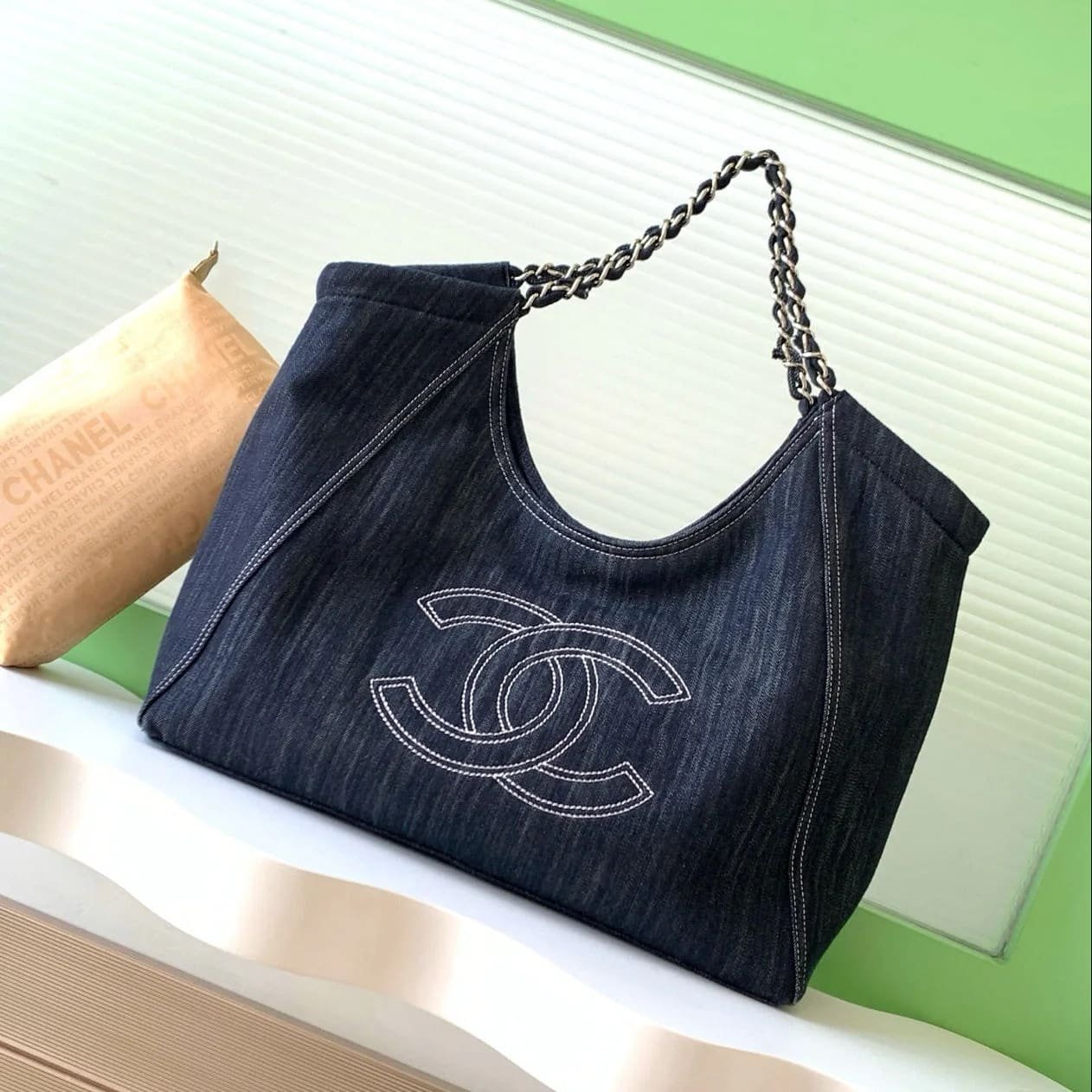 e6dcdb29f1abe6667380931542a1ac1c.jpg Chanel 25 Tote Bag Navy Blue 48cm Denim Leather - Image 1
