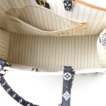 Louis Vuitton Monogram Giant Jungle Onthego GM Ivory - Image 7