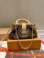 Louis Vuitton M46544 Monogram Clutch - Image 4