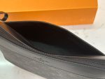 Louis Vuitton M82543 POCHETTE VOYAGE SOUPLE CLUTCH - Image 11