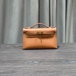Hermès Gold Kelly Pochette Clutch Swift Gold Hardware - Image 2