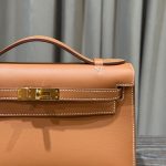 Hermès Gold Kelly Pochette Clutch Swift Gold Hardware - Image 4