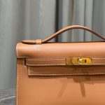 Hermès Gold Kelly Pochette Clutch Swift Gold Hardware - Image 3