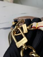 Louis Vuitton M21276 Coussin MM - Image 7