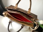 Louis Vuitton M46653 OnTheGo East West - Image 9