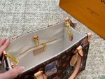 Louis Vuitton Jungle Mom bag onthego - Image 9